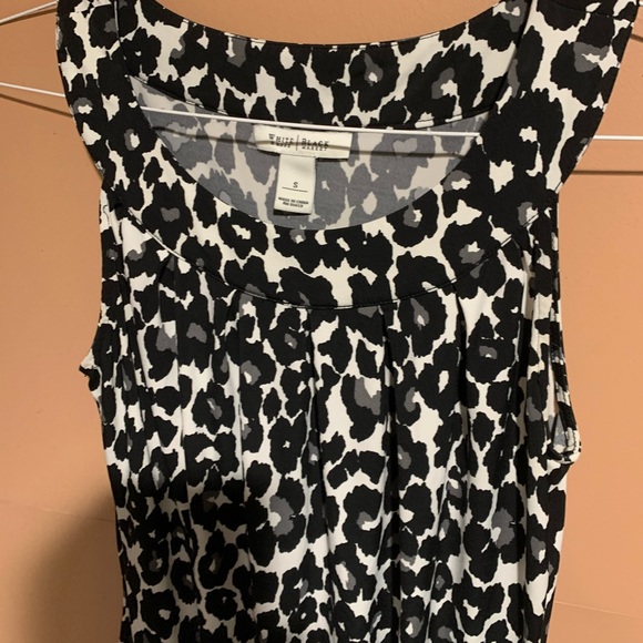 White House and Black Market cute top - Picture 2 of 4